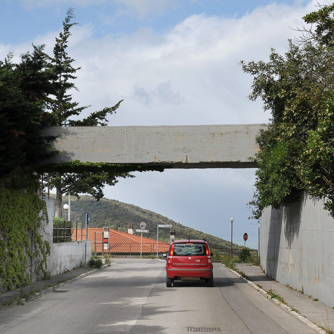 Iniziati i lavori di demolizione del ponte della 167 