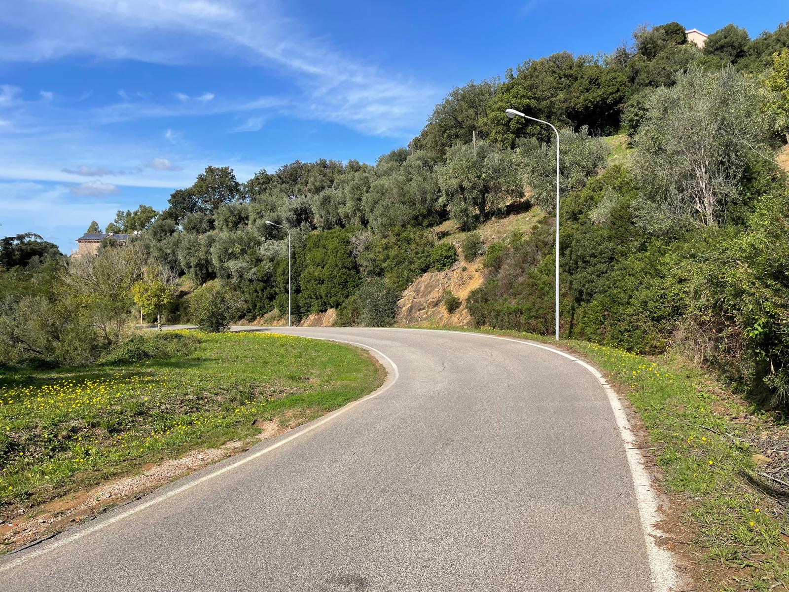 Inizia l’intervento di pulizia e riprofilatura dei fossi della strada Panoramica